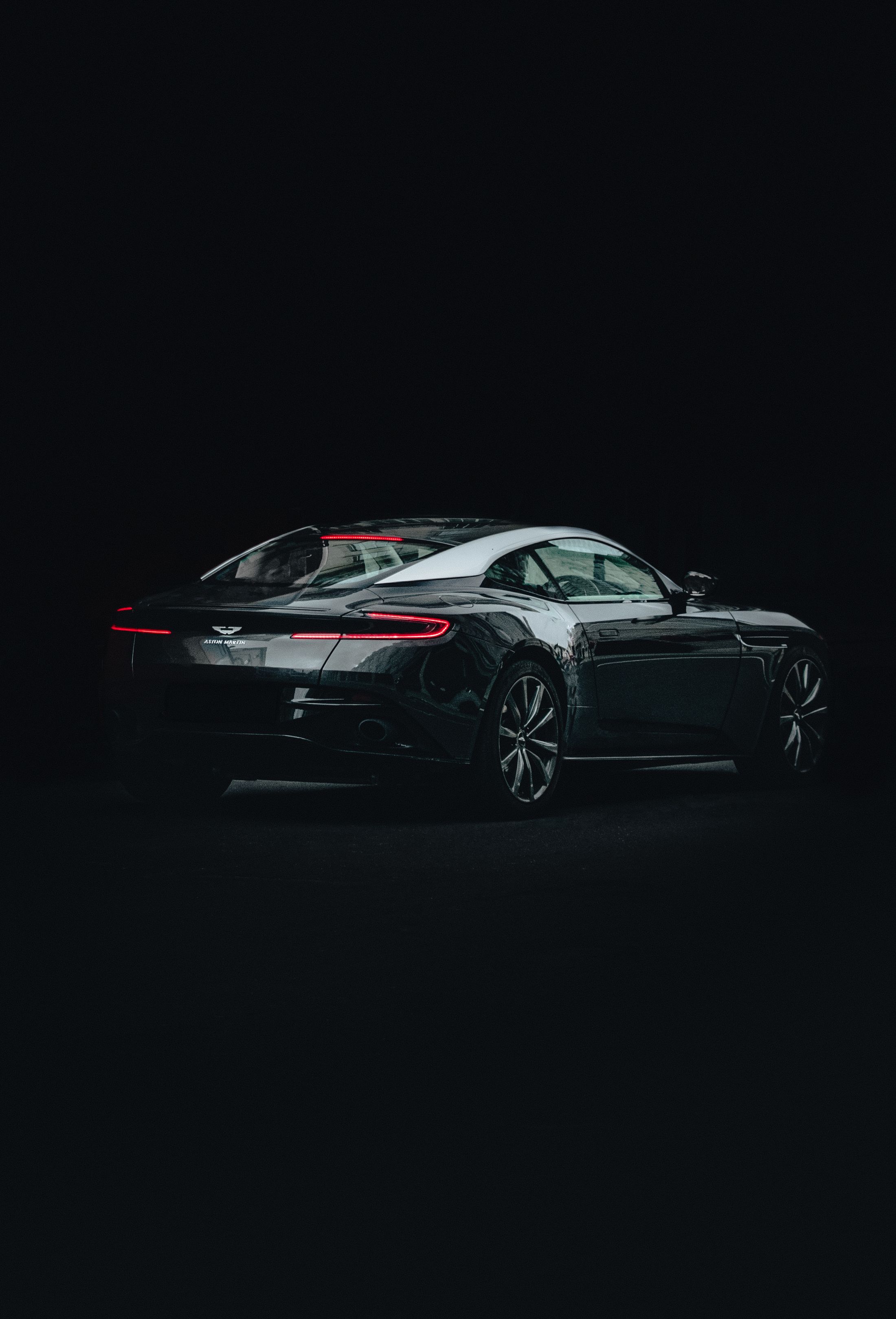 Coupe negro con pintura brillante